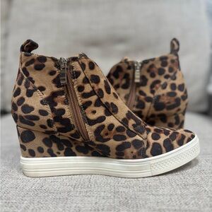 CCOCCI FAUX SUEDE LEOPARD PRINT PLATFORM WEDGE SNEAKER ANKLE BOOTIE SZ 8